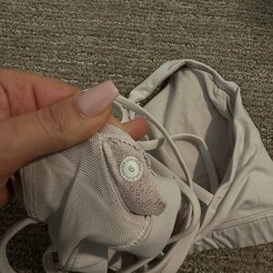 Lululemon size 6 sports bra light pink!